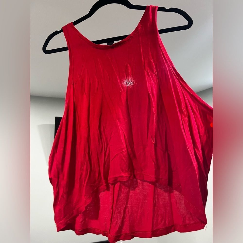 Forever 21 Red High Low Wide Arm Tank Top Size M